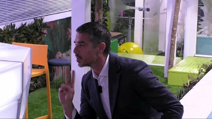 Grande Fratello, Massimiliano Varrese si scaglia ancora contro Letiza Petris: "L