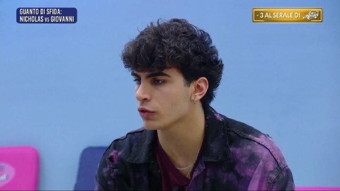 Amici 23, Emanuel Lo lancia un guanto di sfida a Giovanni, ma lui ribatte: 