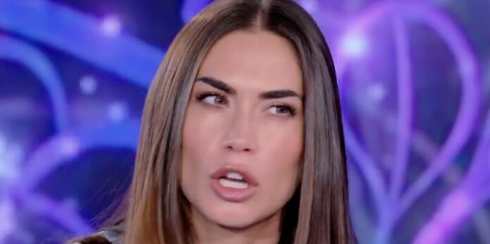 ''E' una cosa personale, anche se lo fossi, come fanno a saperlo?'': Melissa Satta in tv contro chi l'ha definita una 'dipendente dal sesso'