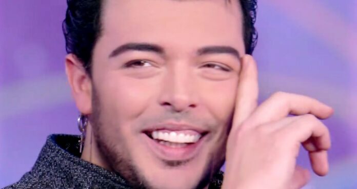 ''Giulia per me è un miracolo, la mia vita è cambiata dopo di lei'': Stash celebra la fidanzata in tv e si commuove parlando della figlia
