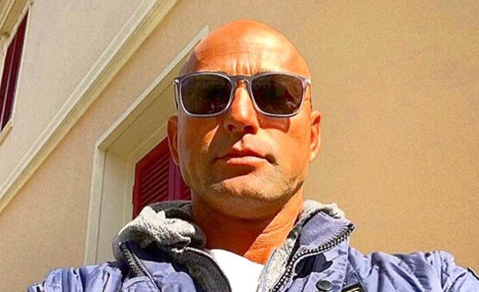''Ci siamo separati in seguito a un suo tradimento'': Stefano Bettarini fa una rivelazione molto privata sul divorzio dalla Ventura e svela anche come vive oggi