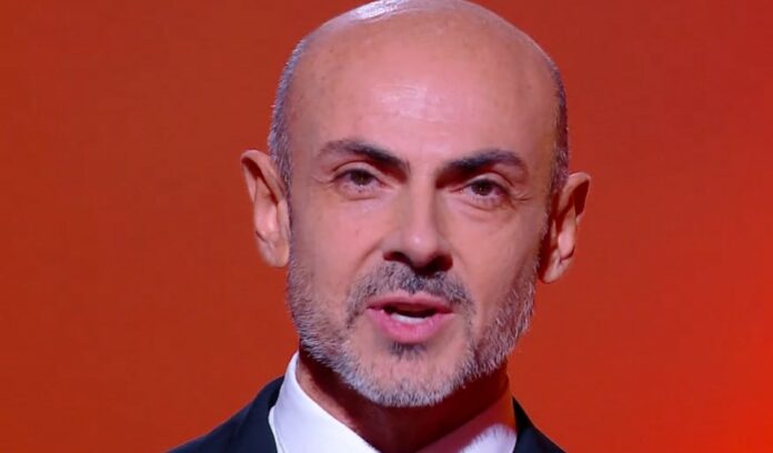 ''Pensavo che per i miei genitori avere un figlio gay potesse essere un dispiacere'': Enzo Miccio parla del coming out e racconta com’è andata