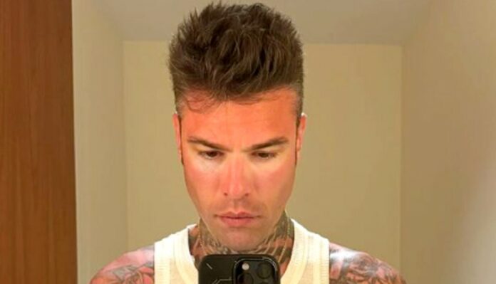 ''Sembro un istruttore di sci'': Fedez in vacanza a Miami si brucia la pelle dimenticando di mettere la crema solare, lo scatto