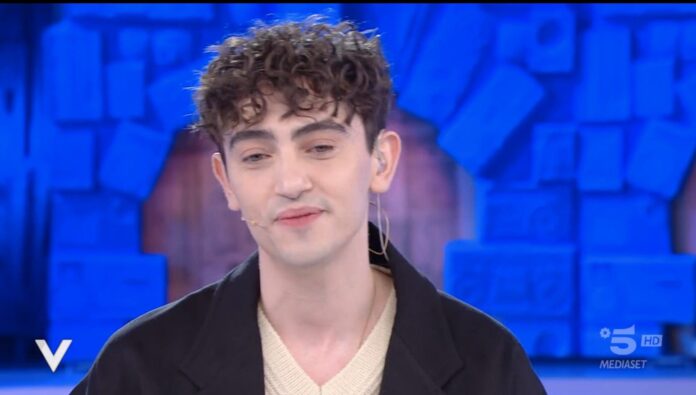 Michele Bravi: “Amo la musica è il mio lavoro, ma potrei farne a meno. Senza le persone che amo non vivo”