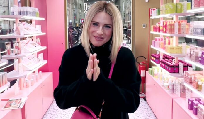 Michelle Hunziker assiste all'apertura del primo pop up store del suo brand