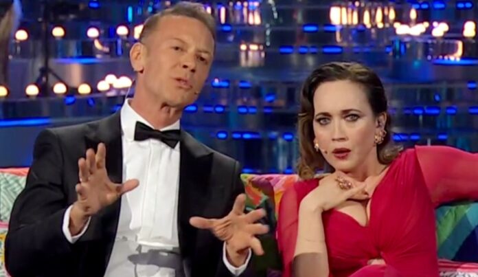 ''Quando si dice la coerenza'': Rocco Siffredi rivela in tv il mestiere del nonno, Chiara Francini scoppia a ridere