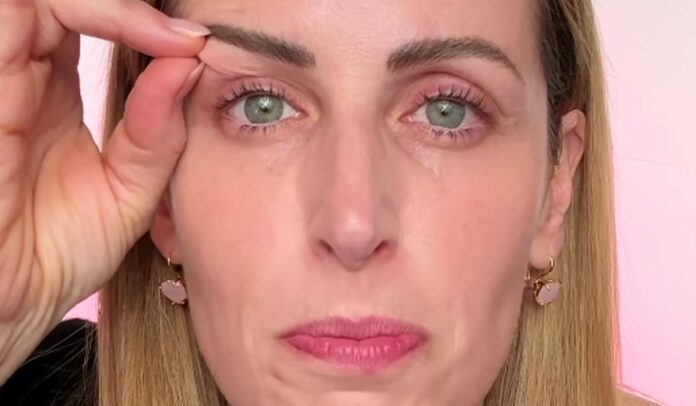 ''Fatela finita'': Selvaggia Lucarelli commenta l’annuncio della blefaroplastica di Clio MakeUp