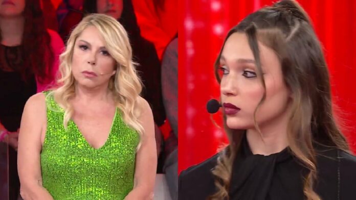 Amici 23, Anna Pettinelli si congratula con Sarah Toscano: 