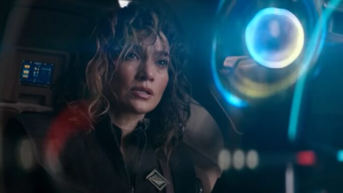 Atlas: recensione film Netflix con Jennifer Lopez, tecnologia e umanità Atlas con Jennifer Lopez