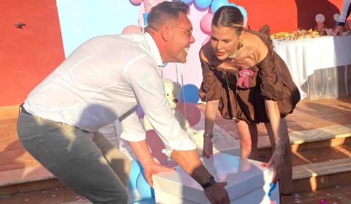 Carlotta Dell'Isola e Nello Sorrentino, ex di Temptation Island, svelano se avranno un maschio o una femmina: il gender reveal