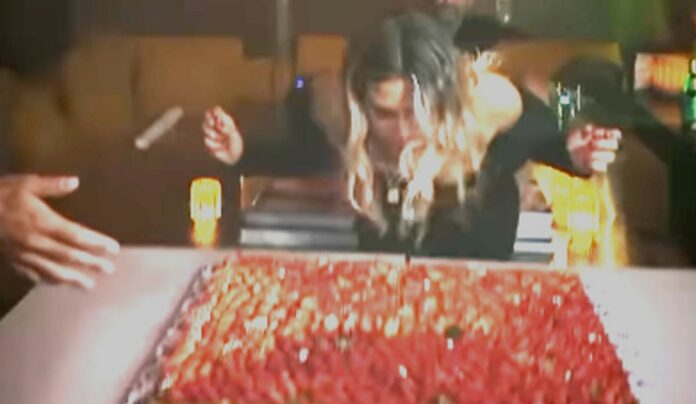 Cristina Marino festeggia 33 anni con i dolci baci di Luca Argentero