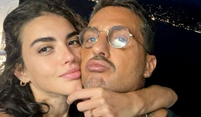 ''Prego che sia femmina, non lo voglio maschio'': Fabrizio Corona afferma di sapere quando nascerà il figlio che aspetta da Sara Barbieri