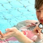 Federica Pellegrini insegna alla figlia di 4 mesi a nuotare: le prime immagini della campionessa in piscina con Matilde