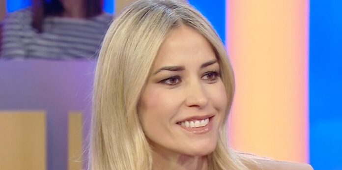 ''Quando ci siamo conosciuti ero fidanzata con un altro'': Elena Santarelli racconta il rocambolesco inizio dell'amore col marito Corradi