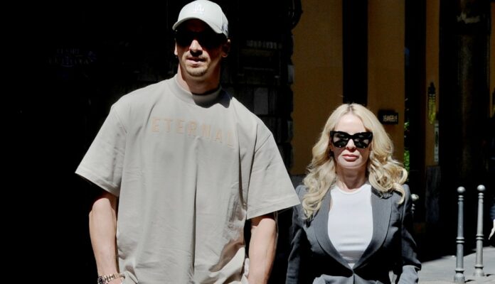 ''Mia moglie lava e cucina, io accompagno i bambini a scuola'': Ibrahimovic racconta la nuova vita da pesce fuor d'acqua a Beverly Hills