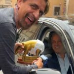 Enrico Mentana rifiuta un Tapiro d’oro col pannolone a Striscia la Notizia: "C