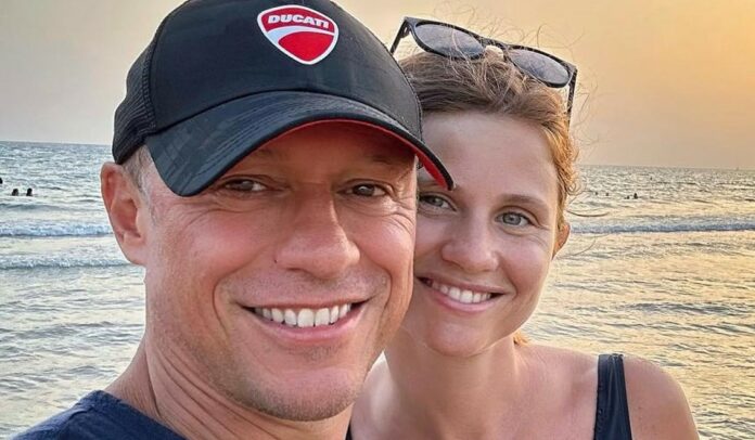 ''Col matrimonio il rapporto diventa più complesso'': Stefano Accorsi parla dell’amore per Bianca Vitali e dei suoi quattro figli