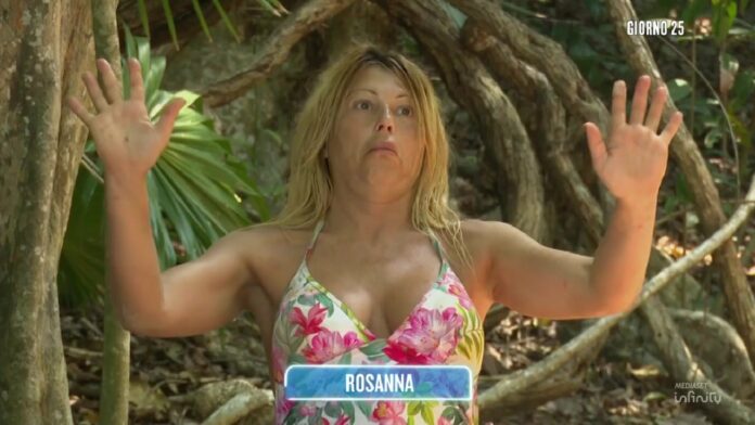 Isola dei Famosi, volano stracci tra due naufraghe e scoppia la lite durante la notte! [VIDEO]