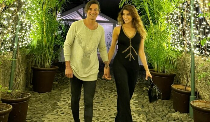 ''Il mio tutto, ti amo così tanto'': Ariadna Romero con il fidanzato Julio Iglesias Jr, figlio di Julio, si godono l'estate in Spagna, guarda