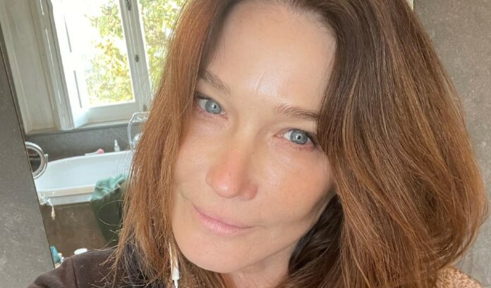 ''Digerire mi affatica e forse ho paura di prendere peso'': Carla Bruni parla del fatto che mangia solo la sera e poi tira avanti a tisane