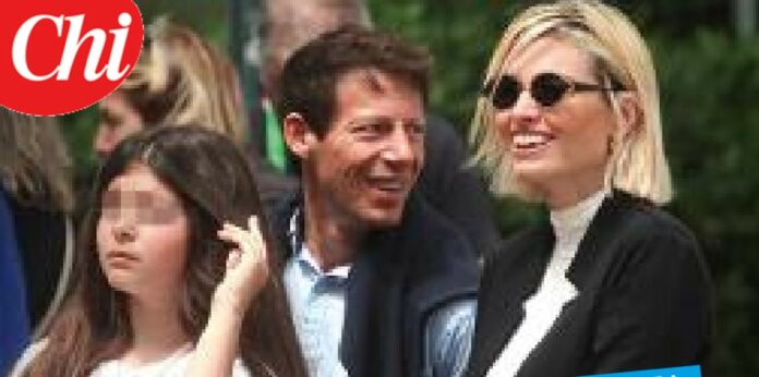 Carlotta Mantovan paparazzata con la figlia avuta da Frizzi e il nuovo compagno a Roma: torna a vivere in Italia?