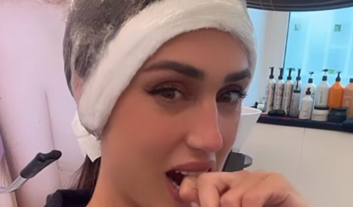 Cecilia Rodriguez si tinge i capelli a pochi giorni dalle nozze