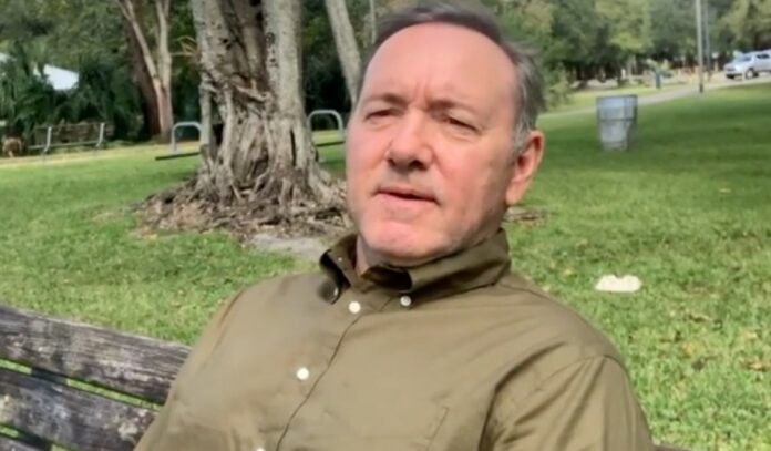 ''Non posso pagare le bollette'': pignorata la casa di Kevin Spacey, l’attore sul lastrico