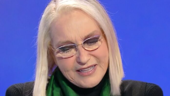 ''Sono un po’ fragile, stavolta devono cadere i capelli'': Eleonora Giorgi torna in tv e aggiorna sulla nuova chemioterapia