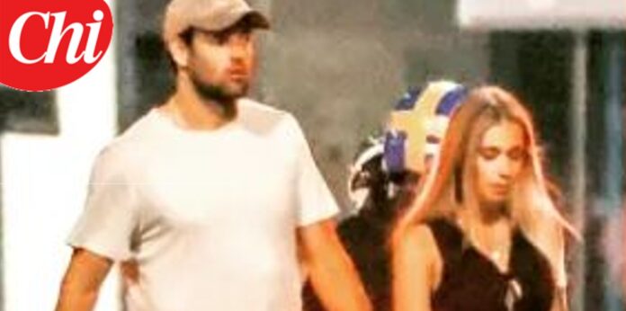 Il tennista Matteo Berrettini dopo l'addio a Melissa Satta paparazzato insieme all'ex fidanzata di Ultimo su 'Chi': guarda