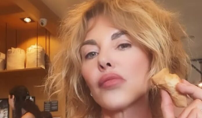 Alba Parietti ringrazia i followers che la difendono dagli haters