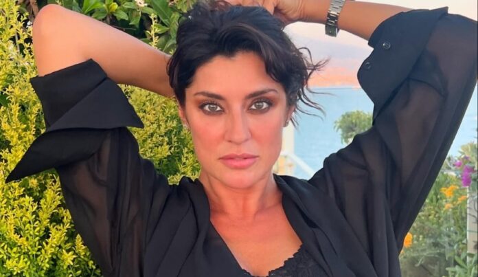 ''Sono passata dalla taglia 40 alla 44, mi vado bene lo stesso'': Elisa Isoardi parla di cibo e bellezza, si trova femminile