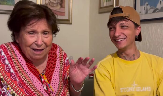 Fan 'come bestie' al funerale della nonna di Ultimo: ecco cosa sarebbe successo