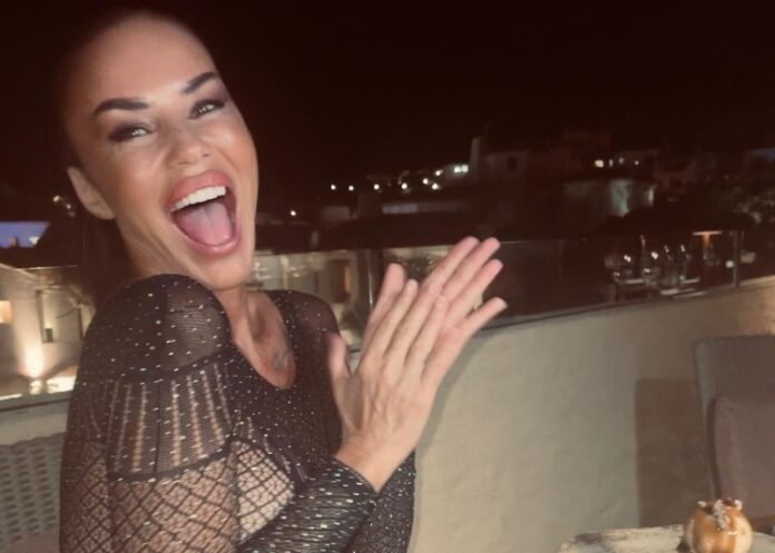 Antonella Mosetti festeggia 49 anni a Roma con gli amici