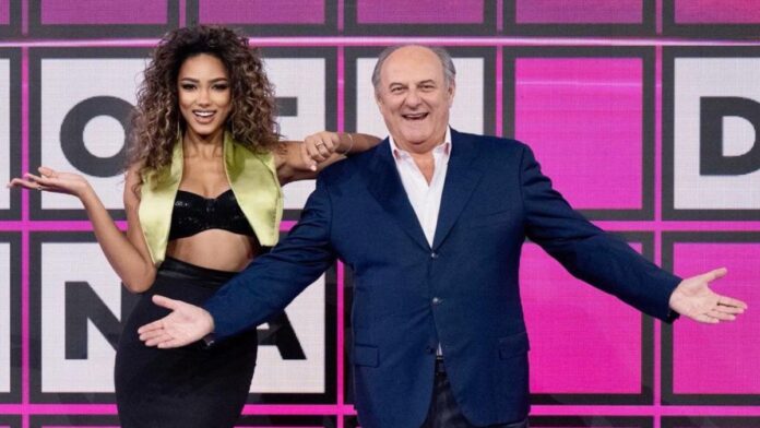 Samira Lui e Gerry Scotti a la ruota della fortuna