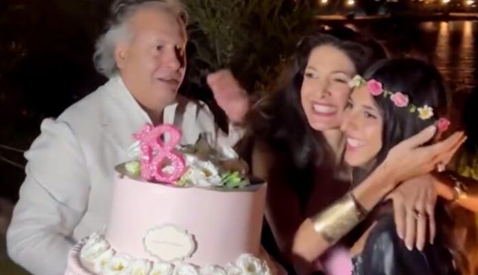 Perla Maria, figlia di Maria Monsé, e la torta dei 18 anni