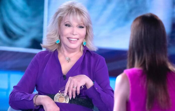 Amanda Lear a Verissimo: da Bose a Delon