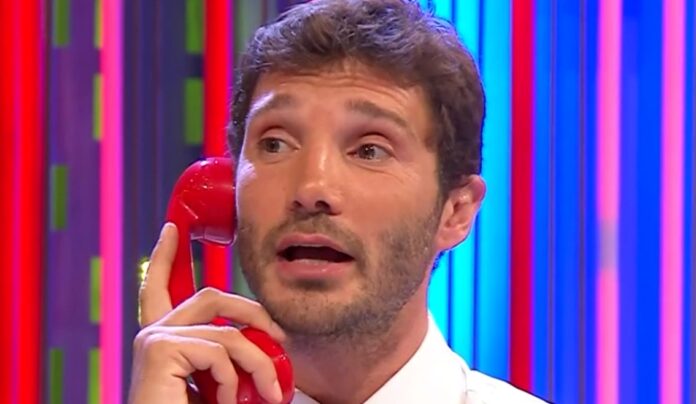 Stefano De Martino conduce la prima puntata di 'Affari Tuoi', ma è subito polemica, c'entra Amadeus