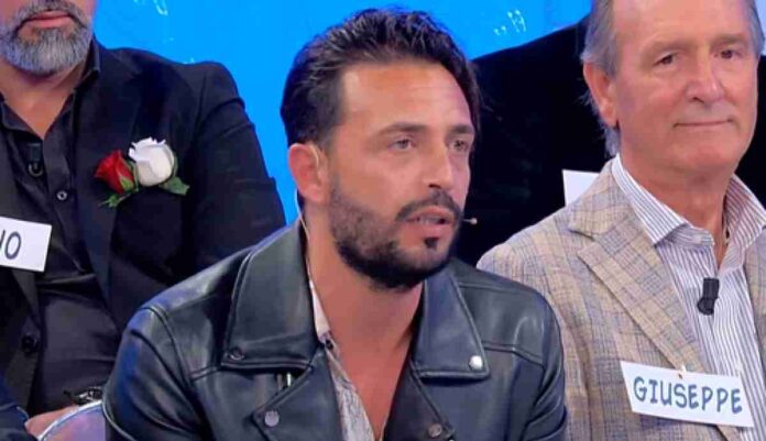 Uomini e Donne 2024, lo sfogo di Armando in lacrime «sto male»