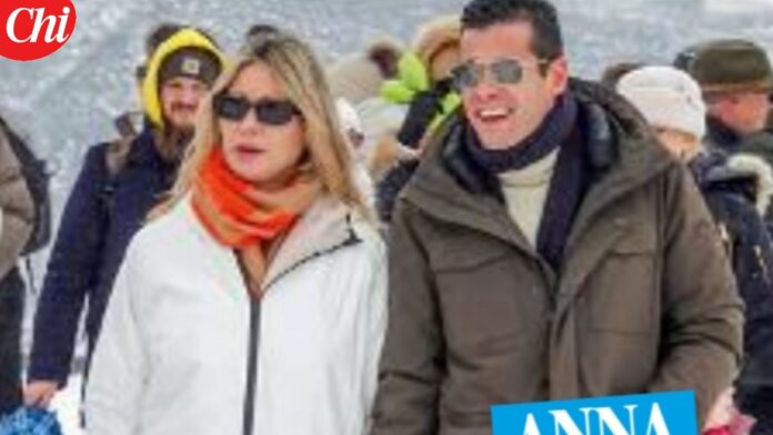 Anna Falchi è tornata con Andrea Crippa: la paparazzata finisce in copertina, ecco chi è lui