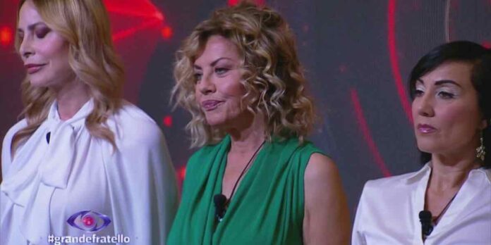 Grande Fratello, sorpresa Eva Grimaldi: nipoti e moglie Imma