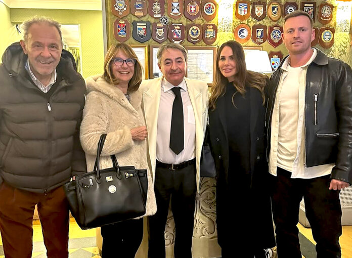 Ilary Blasi e il fidanzato Bastian a cena con i genitori di lei a Roma: ormai il 37enne tedesco fa parte della famiglia, foto