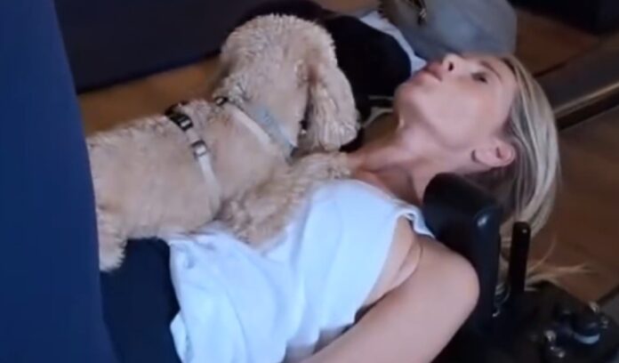 Alessia Marcuzzi fa pilates con il cane