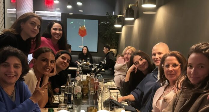 ''Abbiamo festeggiato'': Bianca Balti a cena con le amiche a Los Angeles dopo l'ultima chemio, c'è anche un volto noto della tv italiana