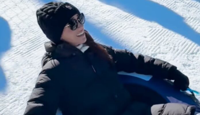 Meghan Markle e Harry sulla neve tra coccole e divertimento