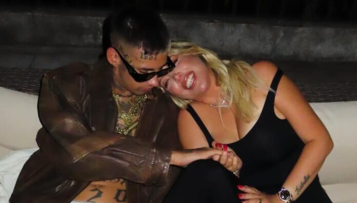 Wanda Nara è tornata con il 24enne L-Gante: le nuove foto della coppia