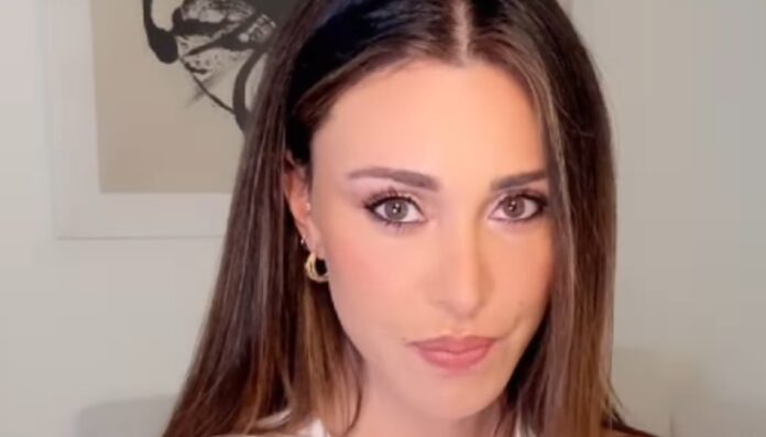 ''Mio figlio mi ha chiesto di non postarlo più'': Belen rivela perché Santiago, avuto con De Martino, non appare quasi più sul suo IG
