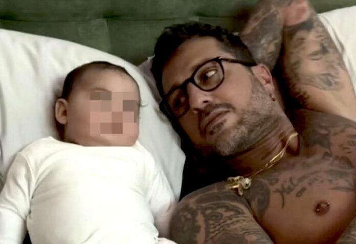 ''Non siamo una famiglia normale'': la compagna di Fabrizio Corona gli dedica un accorato messaggio per la Festa del Papà