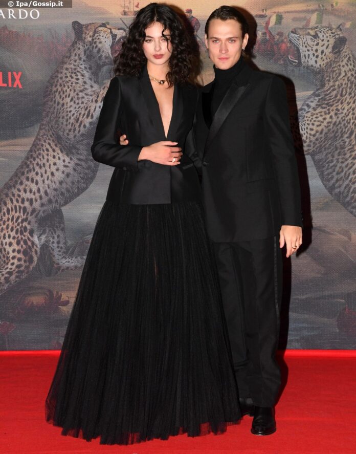 Deva Cassel, figlia di Monica Bellucci, a Roma col fidanzato Saul Nanni sul red carpet: la coppia innamorata sotto i flash, guarda