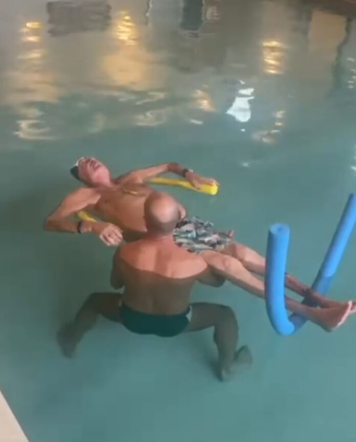 Il marito di Mara Venier continua la 'riabilitazione' ad Abano Terme dopo che l'ernia lo ha costretto su una sedia a rotelle: guarda