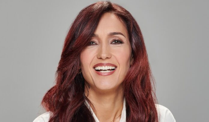 ''Da tempo volevo provare un nuovo colore'': Caterina Balivo svela il suo nuovo look con i capelli ''rosso cherry''